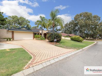 4 Shoalhaven Rise, Success WA 6164