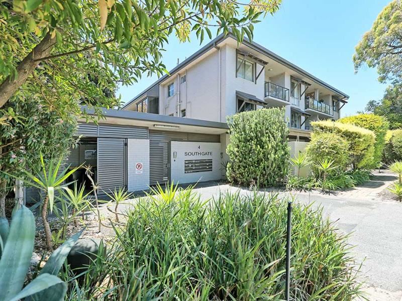 4/4 Comer Street, Como