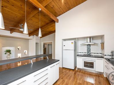 8 Barkley Place, Halls Head WA 6210