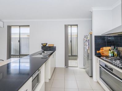 9 Fiord Way, Aveley WA 6069
