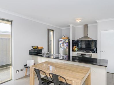 9 Fiord Way, Aveley WA 6069