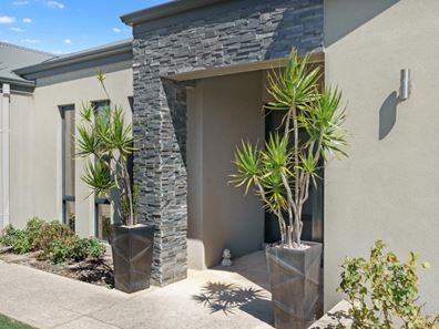 3 Beaufortia Turn, Halls Head WA 6210