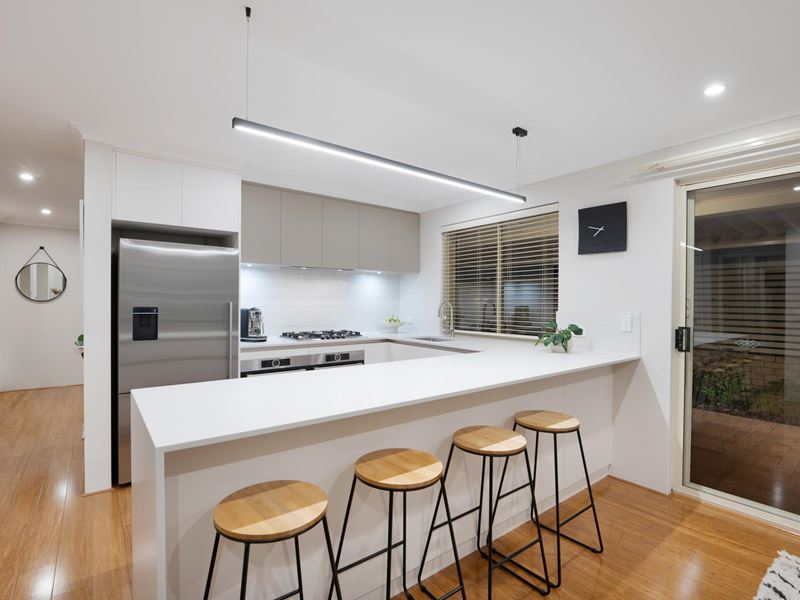 2/144 Waterloo Street, Tuart Hill