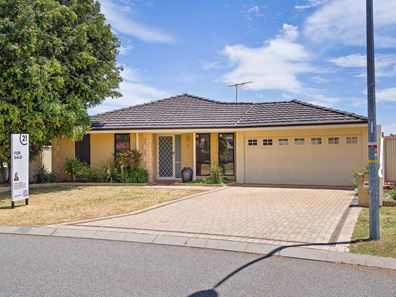 7 Jenniphur Court, Atwell WA 6164