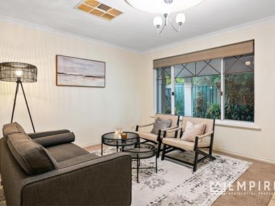 4/4 Groves Avenue, Attadale WA 6156