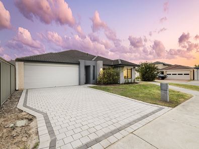 17 Fernleaf Loop, Piara Waters WA 6112