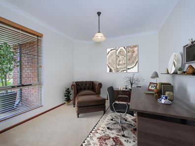 12 Mcalvey Place, Canning Vale WA 6155