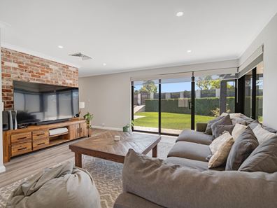 2 Dalmain Street, Kingsley WA 6026