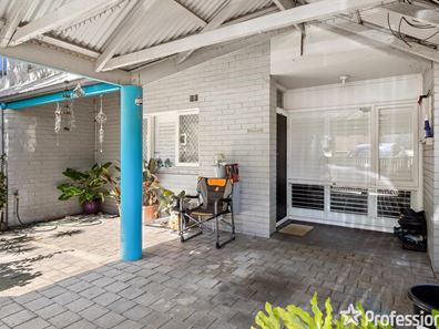 1/2 Elmslie Street, Orelia WA 6167