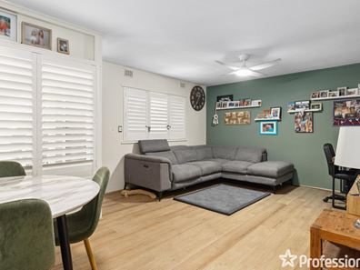 1/2 Elmslie Street, Orelia WA 6167