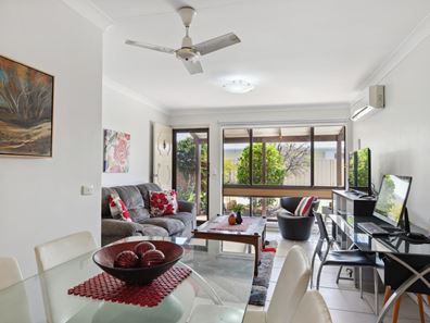 2/72 Axford Street, Como WA 6152