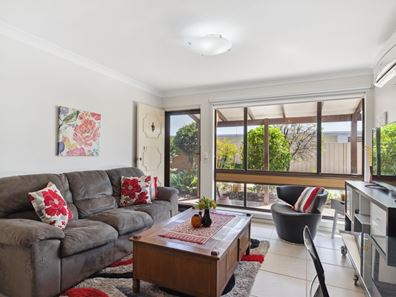 2/72 Axford Street, Como WA 6152