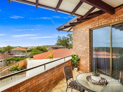 35 Capstone Way, Marangaroo WA 6064