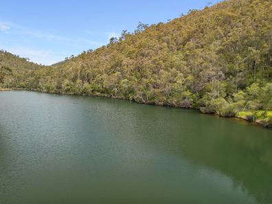 712 Collie River  Road, Burekup WA 6227