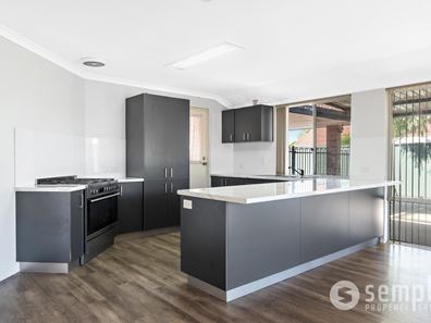 13 Shoalhaven Rise, Success WA 6164
