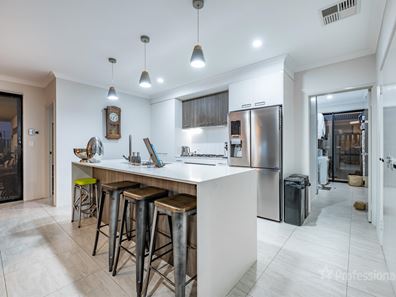 19 Glisten Chase, Eglinton WA 6034