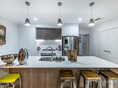 19 Glisten Chase, Eglinton WA 6034