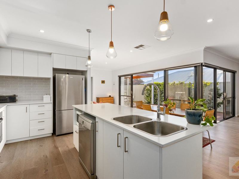 8 Rowland Place, Hamilton Hill WA 6163