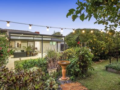 6 Newry Close, Waterford WA 6152