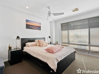2 Myall Close, Wattle Grove WA 6107