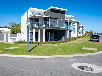2/1 Chalwell Street, Rockingham WA 6168