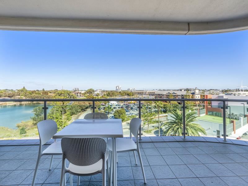 401/16 Dolphin Drive, Mandurah