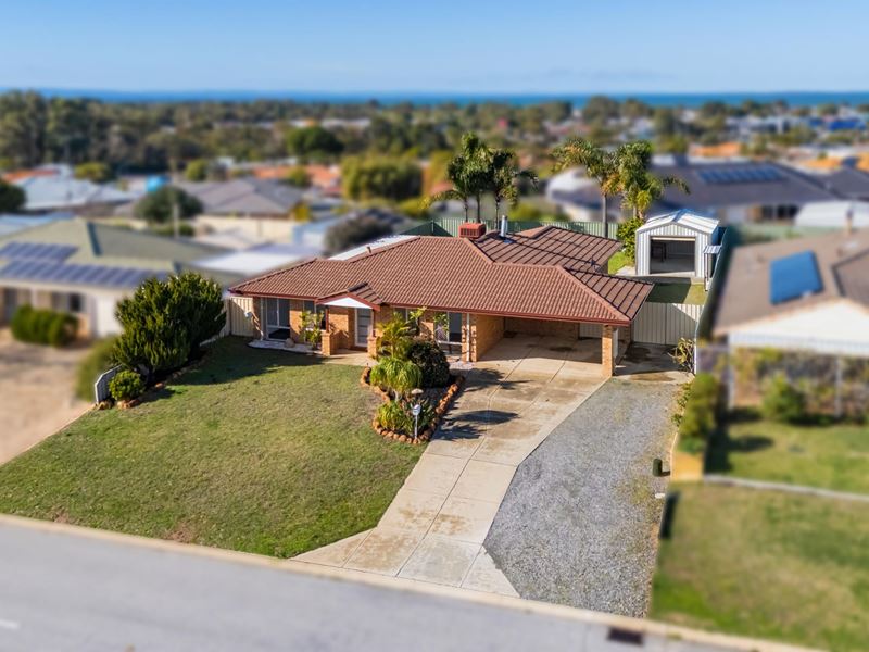 22 Floribunda Avenue, Halls Head WA 6210