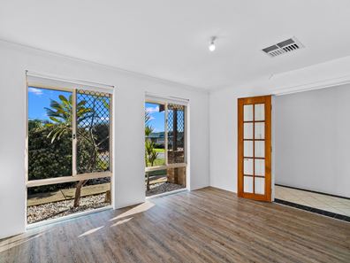 22 Floribunda Avenue, Halls Head WA 6210