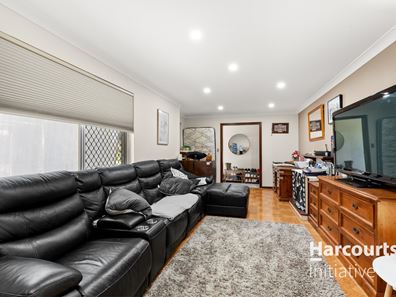 8 Roydon Way, Girrawheen WA 6064