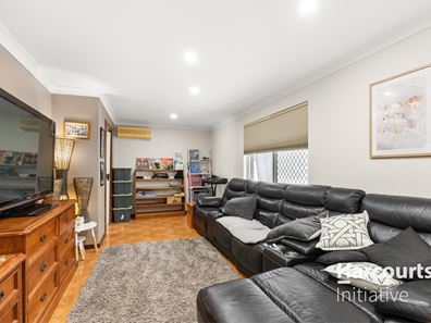 8 Roydon Way, Girrawheen WA 6064