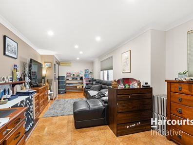 8 Roydon Way, Girrawheen WA 6064
