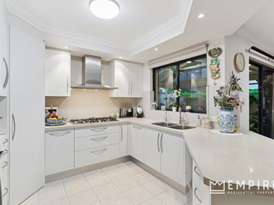 1/14 Bridges Road, Melville WA 6156
