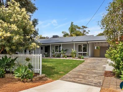 6 Deakin Court, Kelmscott WA 6111