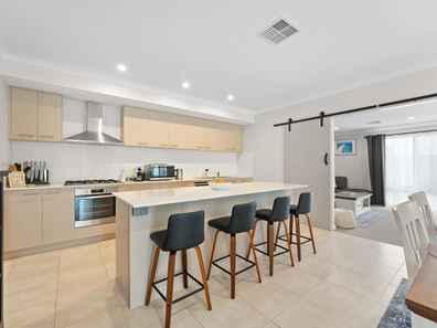 1 Thangoo Way, Golden Bay WA 6174