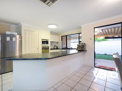 13 Cowan Street, Alfred Cove WA 6154