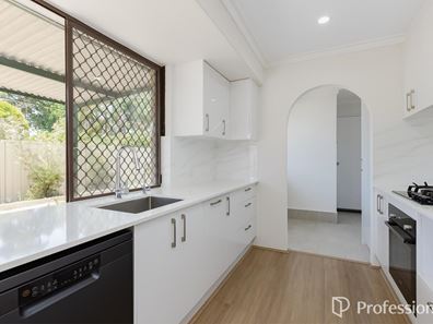 6A Tricourt Grove, Riverton WA 6148