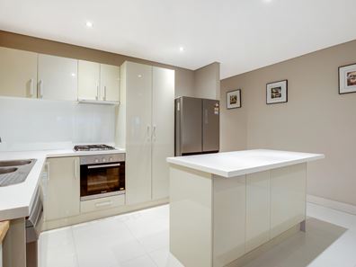 3/4 Rotherfield Road, Westminster WA 6061