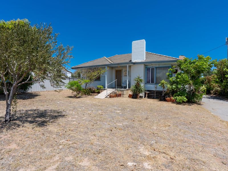 16 Crowther Street, Beachlands WA 6530