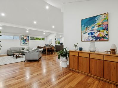11 Marine Terrace, Sorrento WA 6020