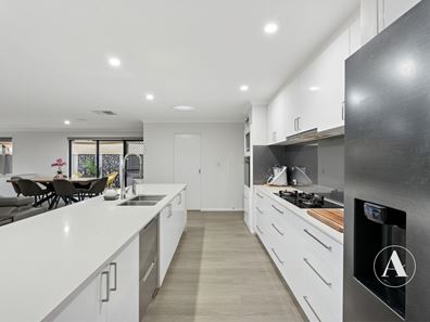 17 Barclay Way, Piara Waters WA 6112