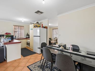 4/24 Farnham Street, Bentley WA 6102