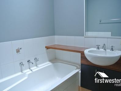 Room 3/ 27B Lakeside Drive, Joondalup WA 6027