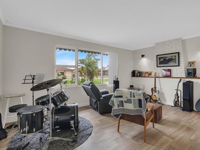 27 Bermuda Rd, Safety Bay WA 6169