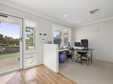 4 Fernhill Promenade, Harrisdale WA 6112