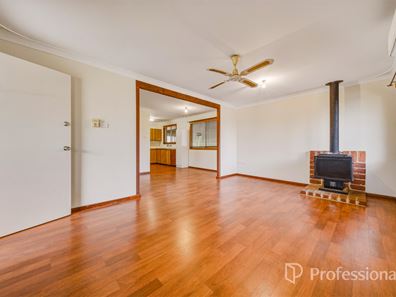 15 Fitzpatrick Place, Waroona WA 6215