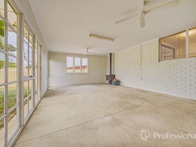 15 Fitzpatrick Place, Waroona WA 6215