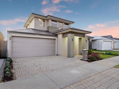 32 Roulettes Parade, Clarkson WA 6030