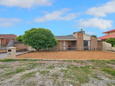 33 Forest Lakes Drive, Thornlie WA 6108