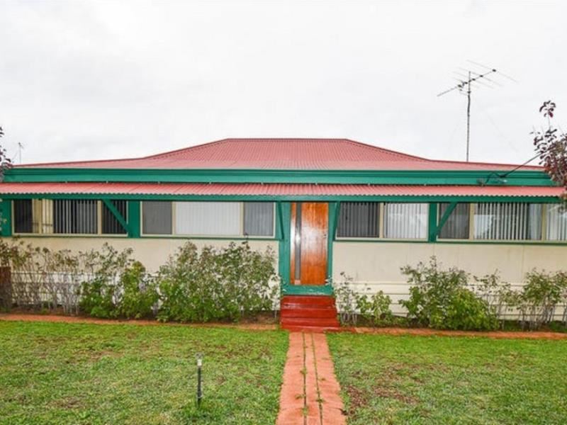 8 Kitchener Street, Dudley Park WA 6210