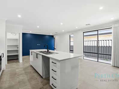 9 Tamarind Road, Treeby WA 6164